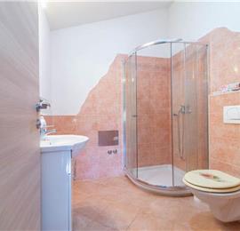 6 bedroom villa with pool near Sveti Lovrec and Poreč, sleeps 12